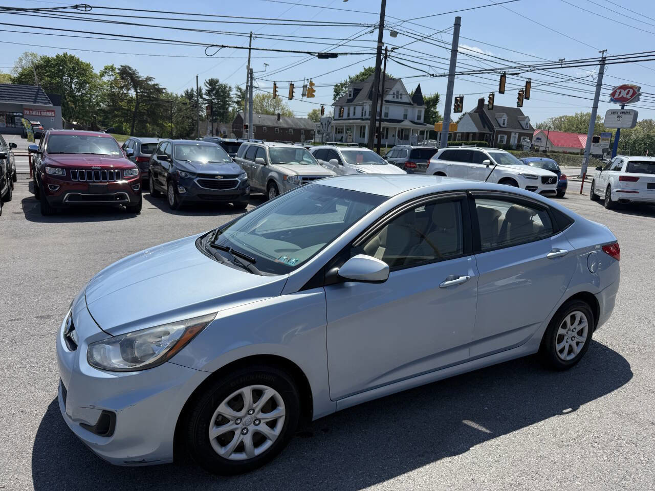 Used 2012 Hyundai Accent GLS FWD image 1