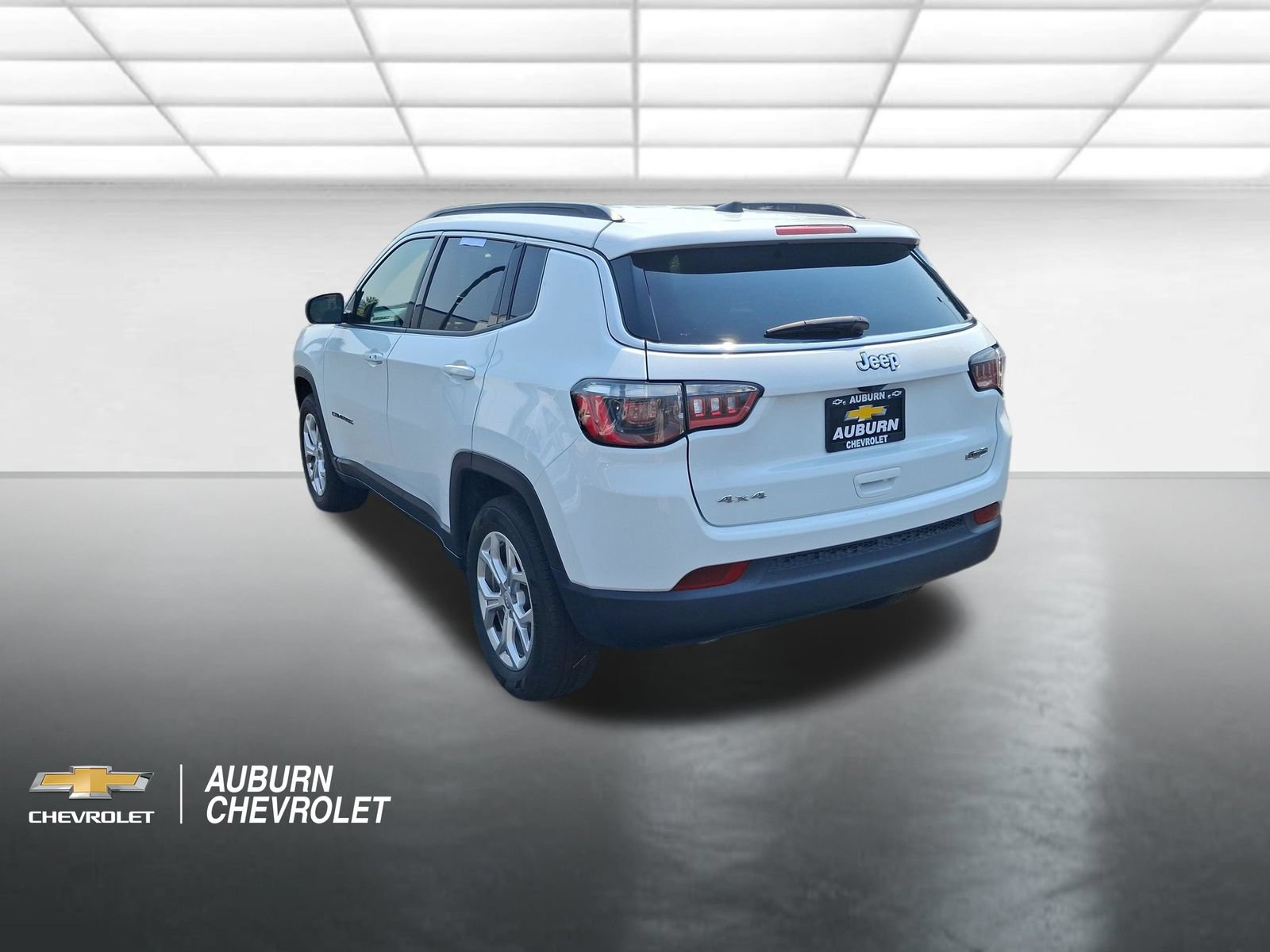 Used 2024 Jeep Compass Latitude AWD/4WD image 5