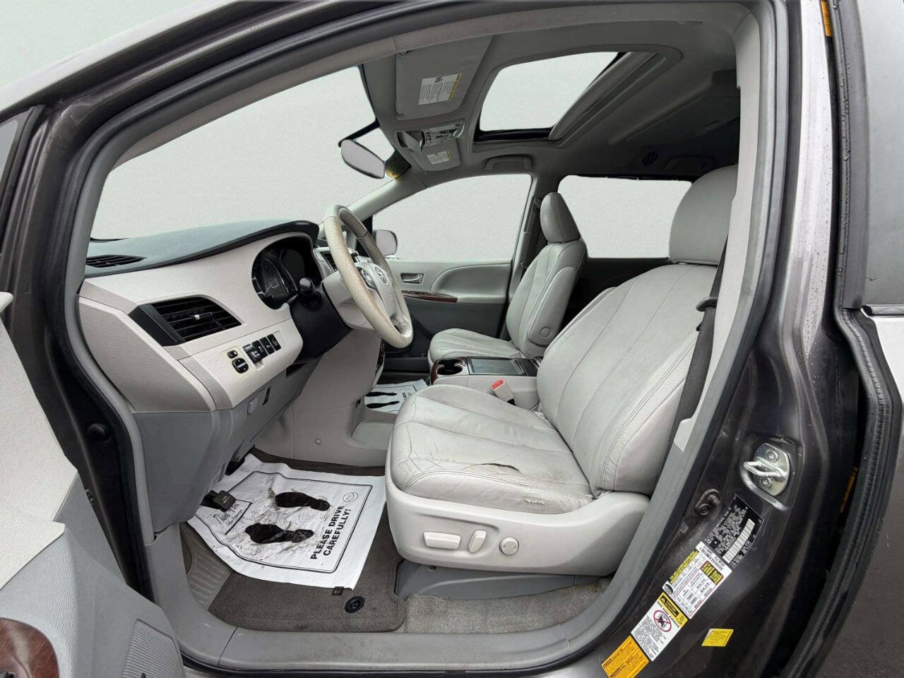 Used 2014 Toyota Sienna XLE w/ XLE Premium Package image 10