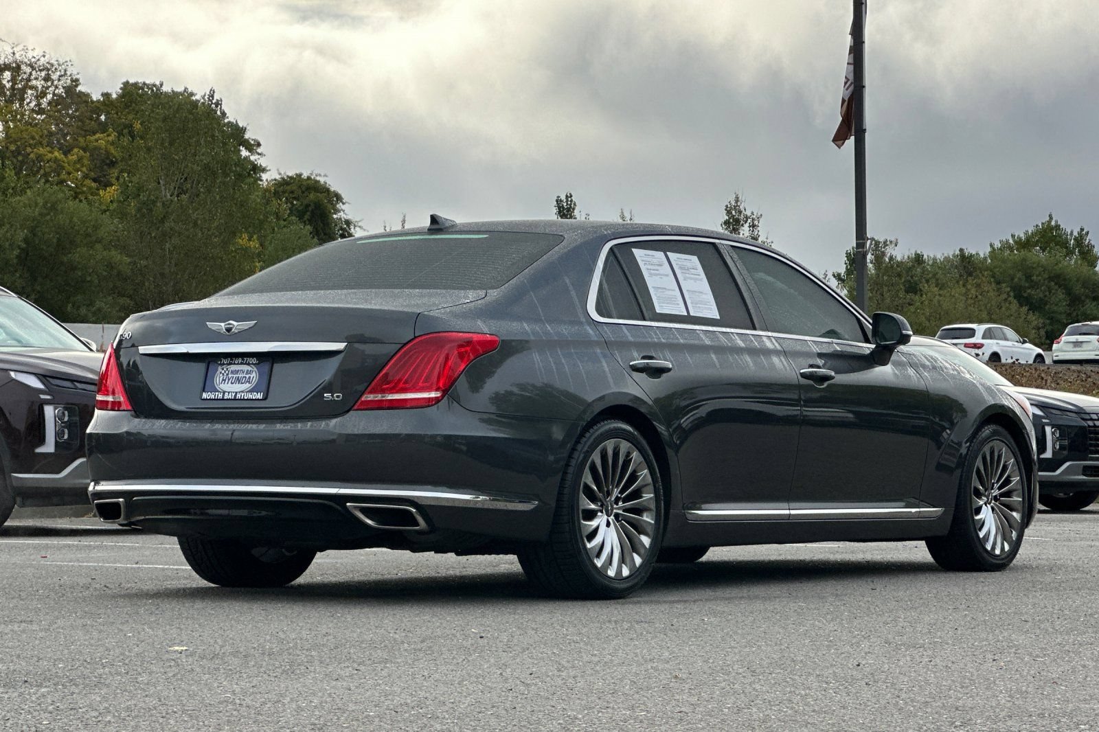 Used 2018 Genesis G90 5.0 Ultimate RWD image 4