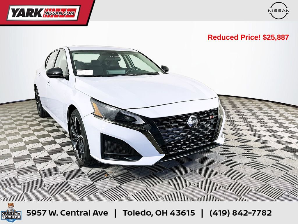 Certified 2023 Nissan Altima 2.5 SR w/ SR Premium Package FWD image 1