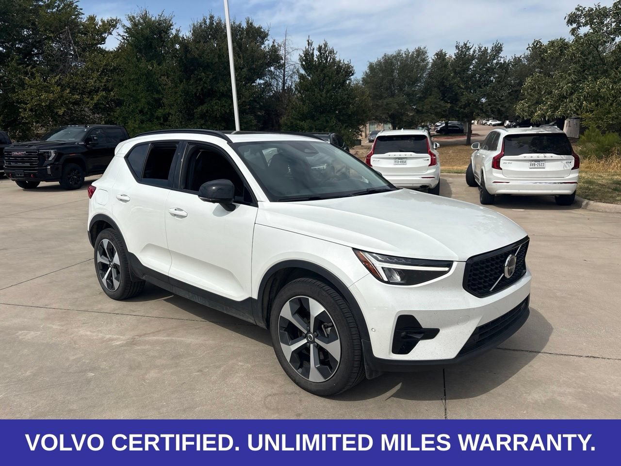Certified 2025 Volvo XC40 B5 Plus AWD/4WD image 5