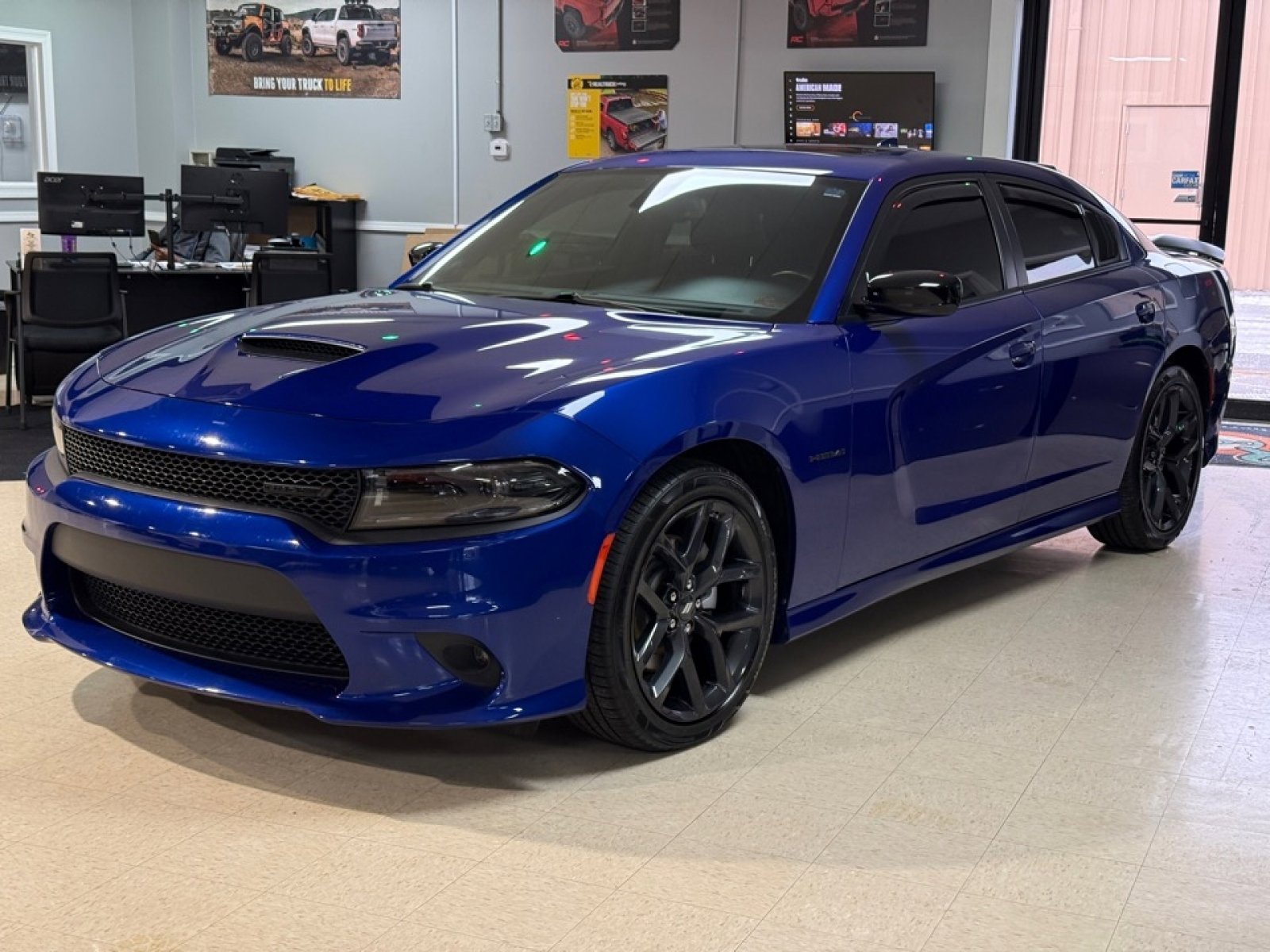 Used 2022 Dodge Charger R/T w/ Plus Group image 4