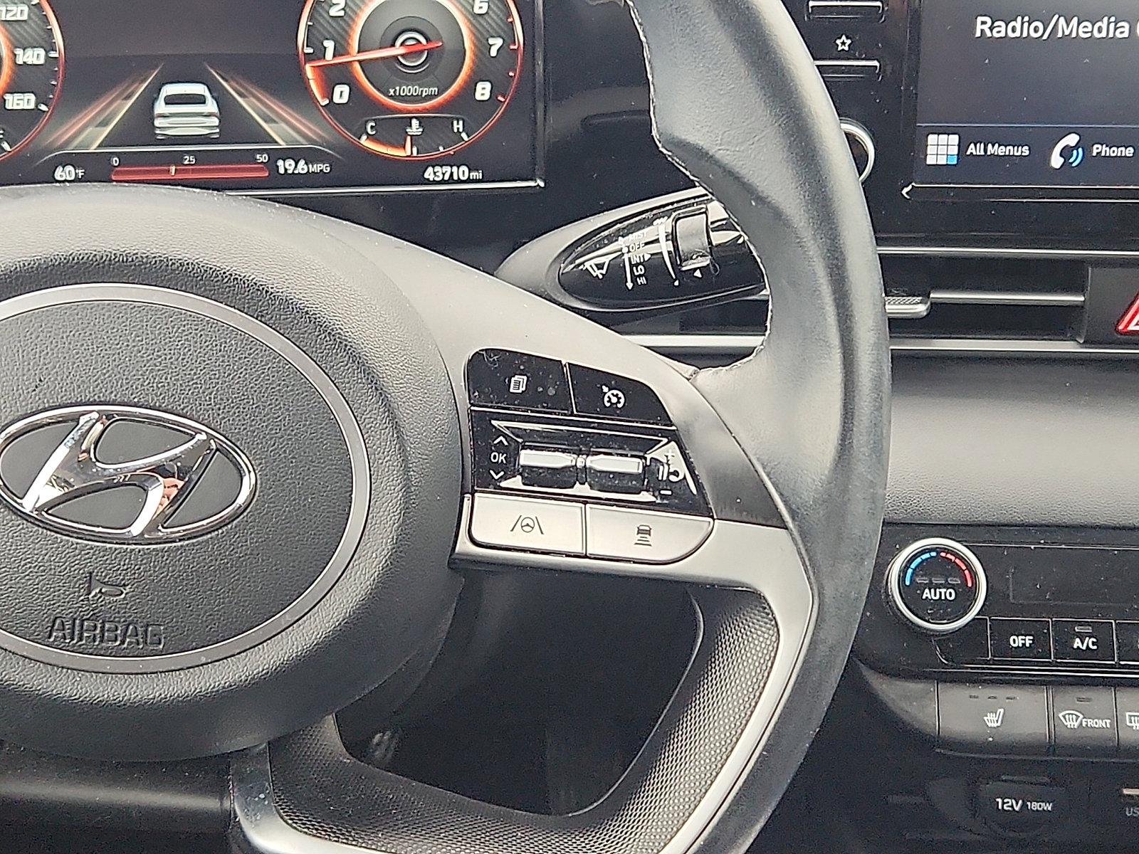 Certified 2021 Hyundai Elantra SEL w/ Convenience Package image 16