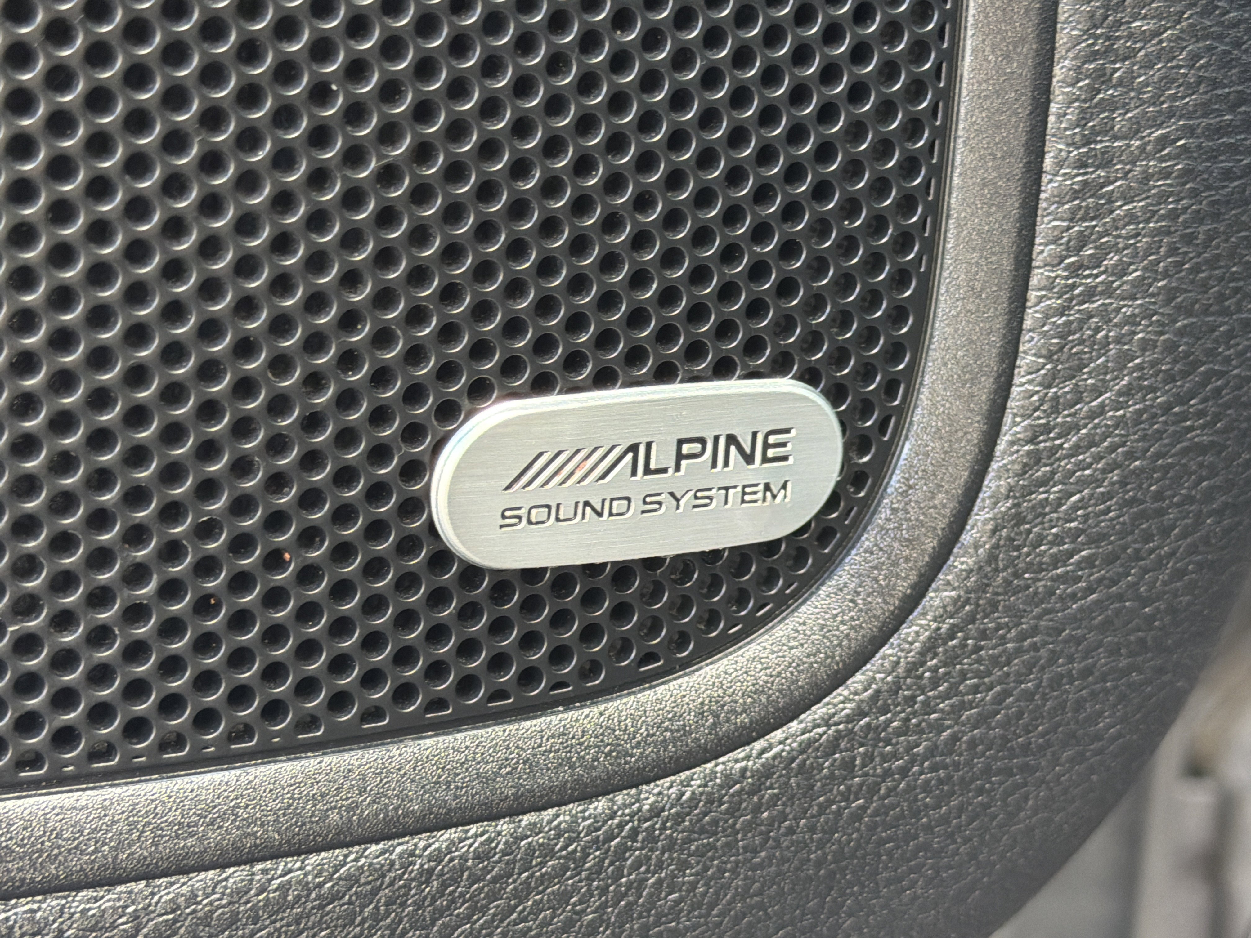 Used 2015 Chrysler 200 S w/ Navigation & Sound Group I image 30