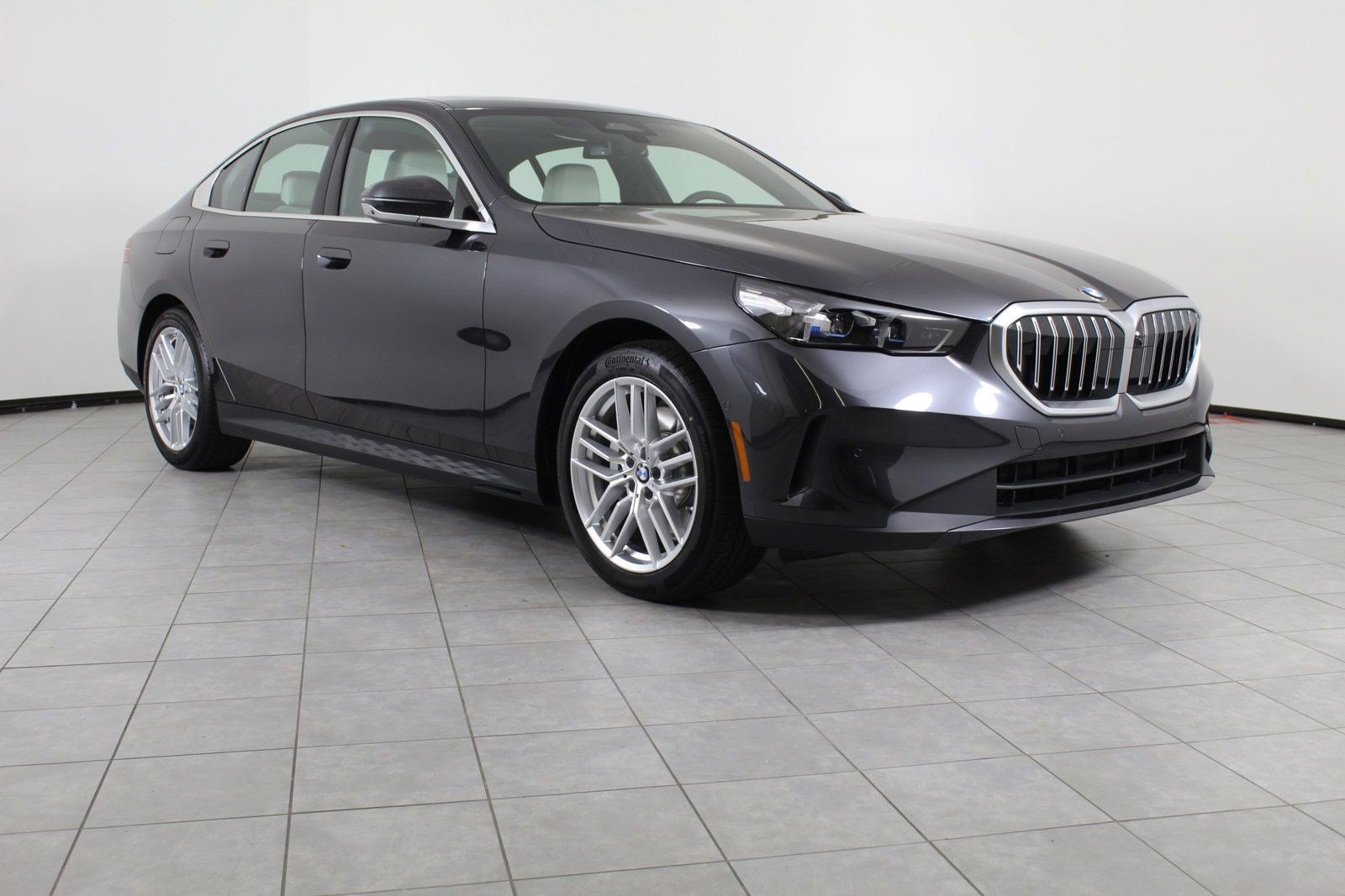 Used 2025 BMW 530i w/ Premium Package image 7