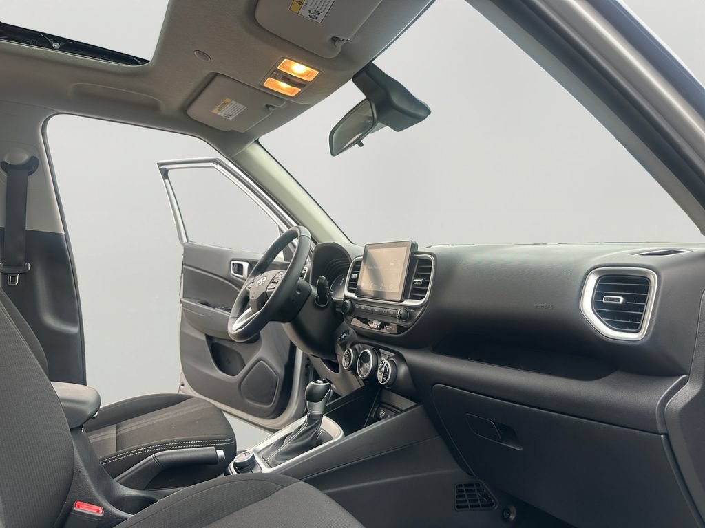 Used 2025 Hyundai Venue SEL FWD image 11