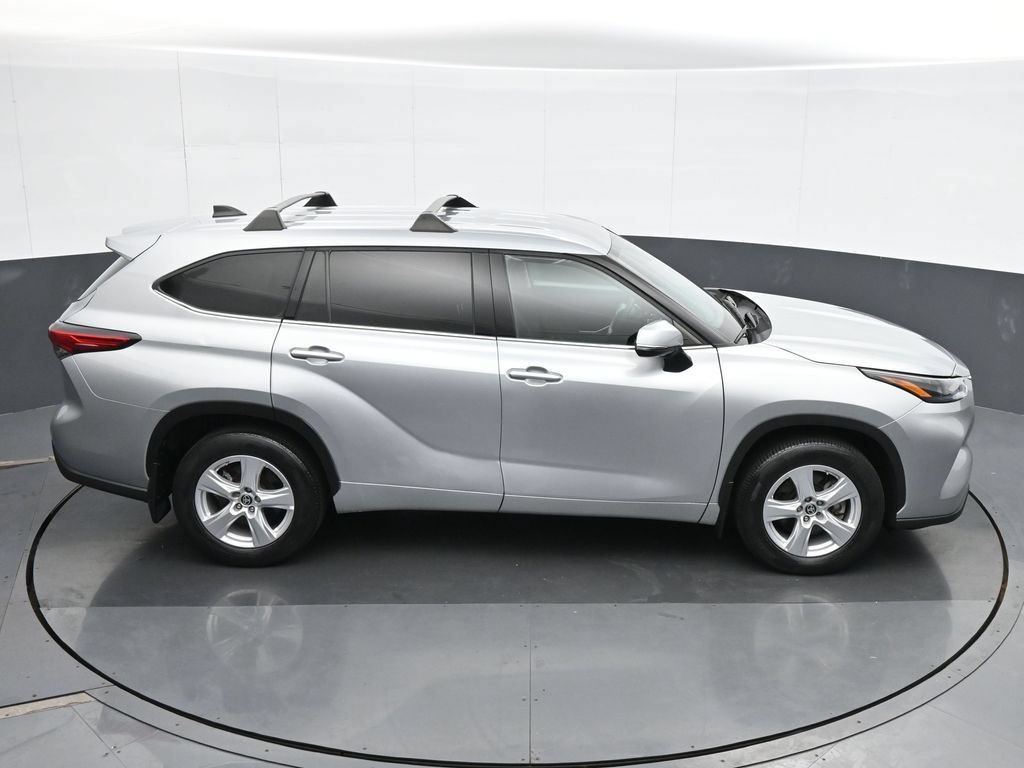 Used 2022 Toyota Highlander L AWD/4WD image 24