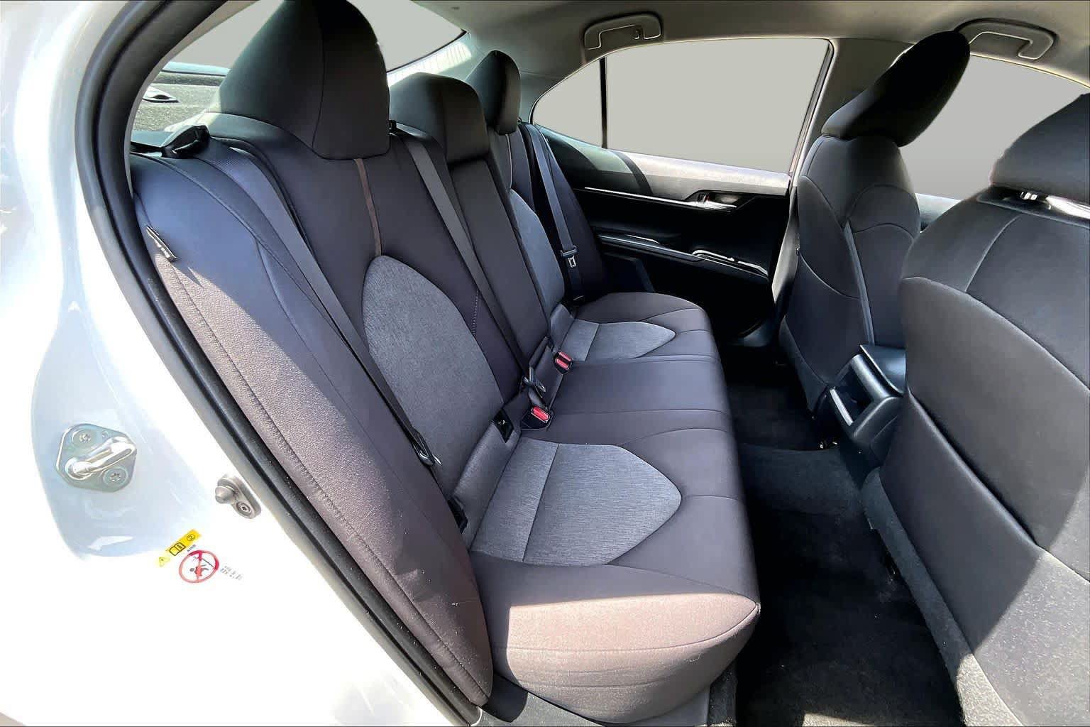 Used 2018 Toyota Camry LE FWD image 20
