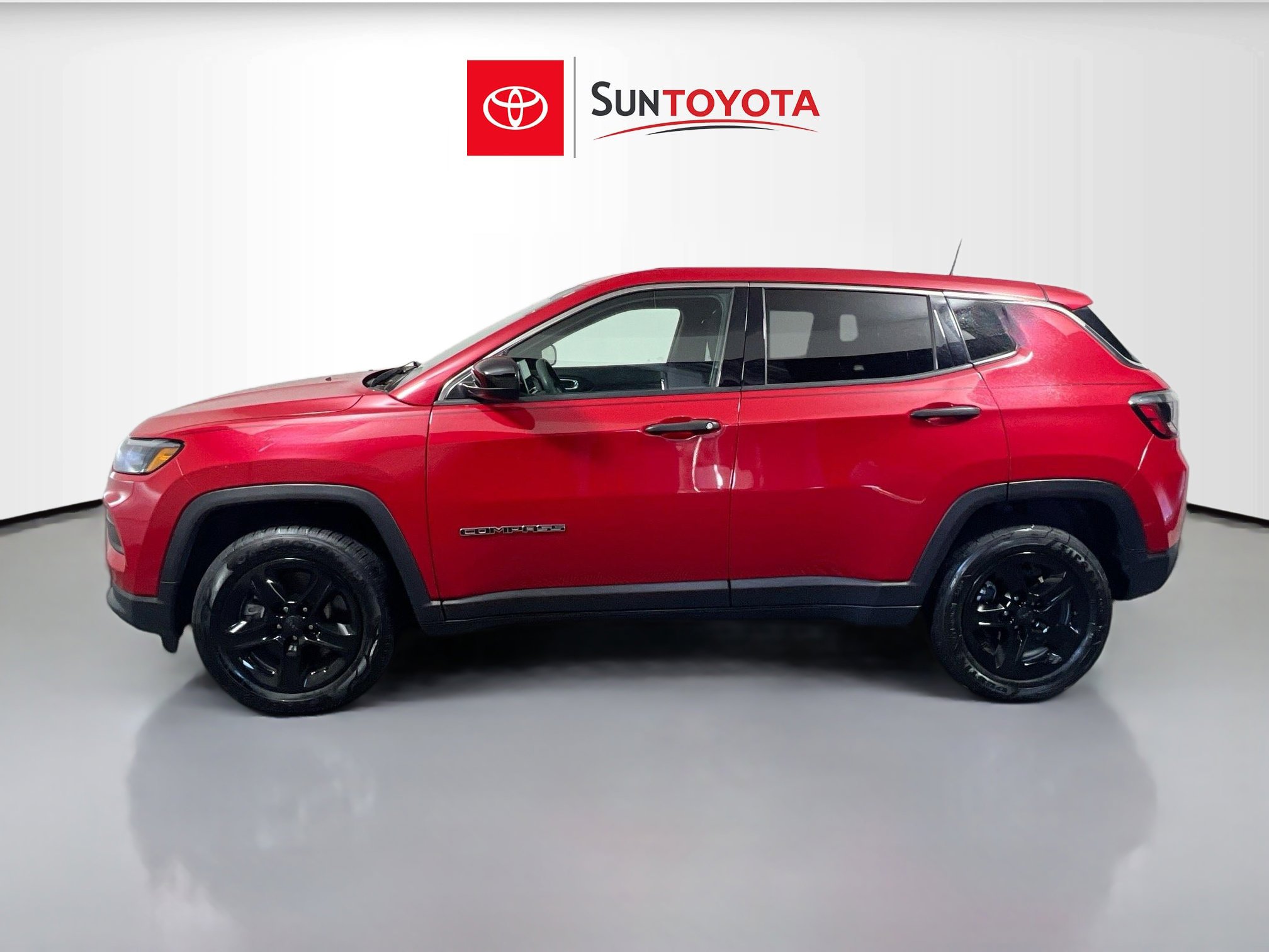 Used 2023 Jeep Compass Sport image 7