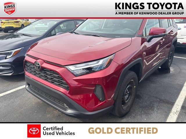 Used 2024 Toyota RAV4 LE AWD/4WD image 4