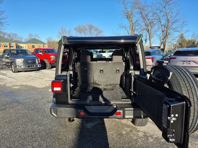 Used 2023 Jeep Wrangler Unlimited Sahara AWD/4WD image 19