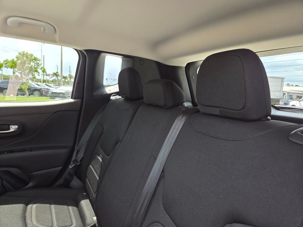 Used 2022 Jeep Renegade Latitude AWD/4WD image 22