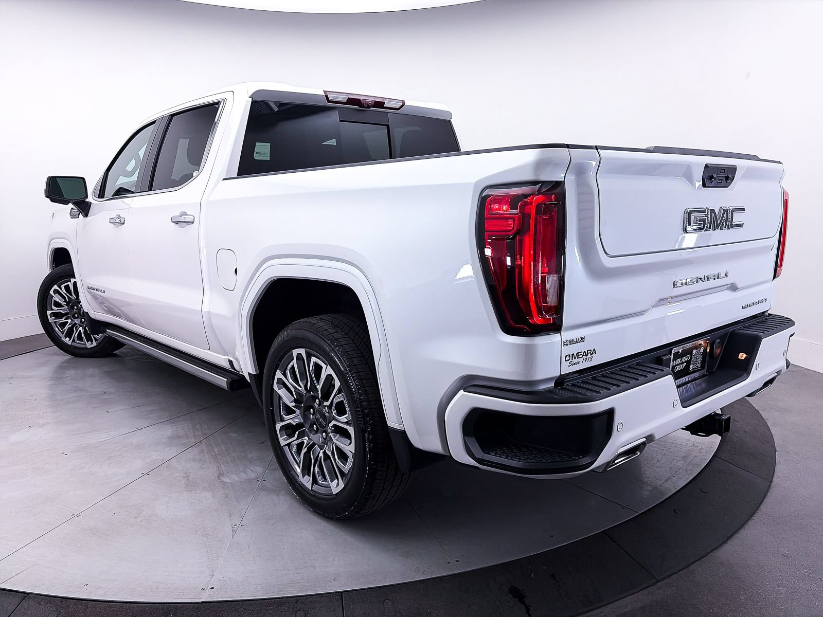 Used 2023 GMC Sierra 1500 Denali Ultimate AWD/4WD image 2