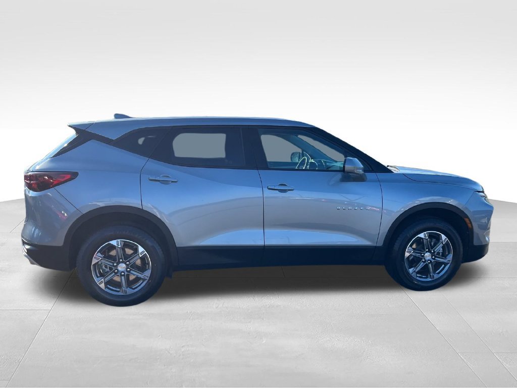 Used 2025 Chevrolet Blazer LT FWD image 6