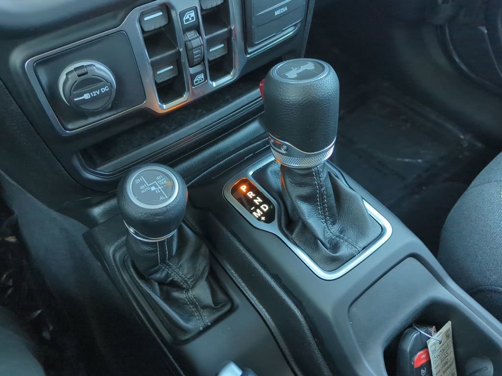 Used 2025 Jeep Wrangler Unlimited Sahara w/ Safety Group image 24