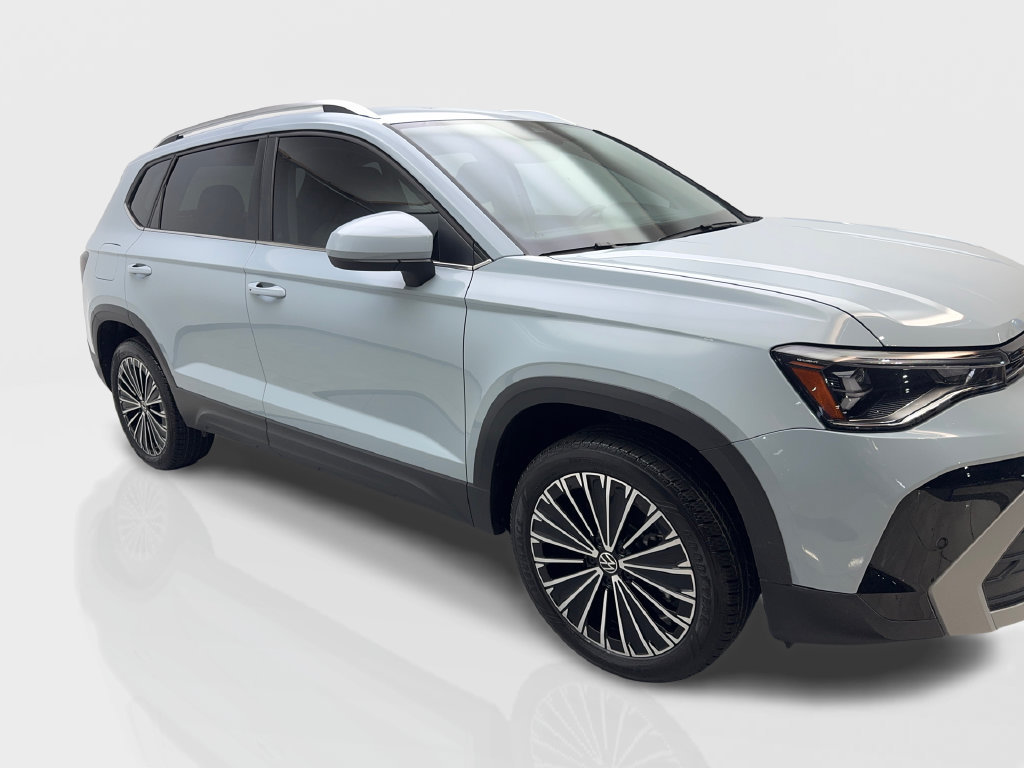 Used 2025 Volkswagen Taos SE FWD image 14