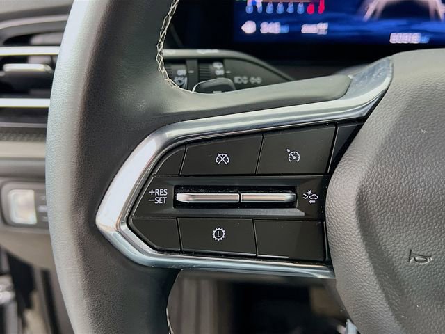 Used 2025 Chevrolet Traverse LT image 13