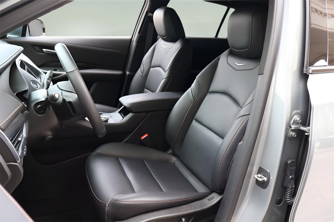 Certified 2023 Cadillac XT4 Sport w/ Enhanced Visibility Package image 9