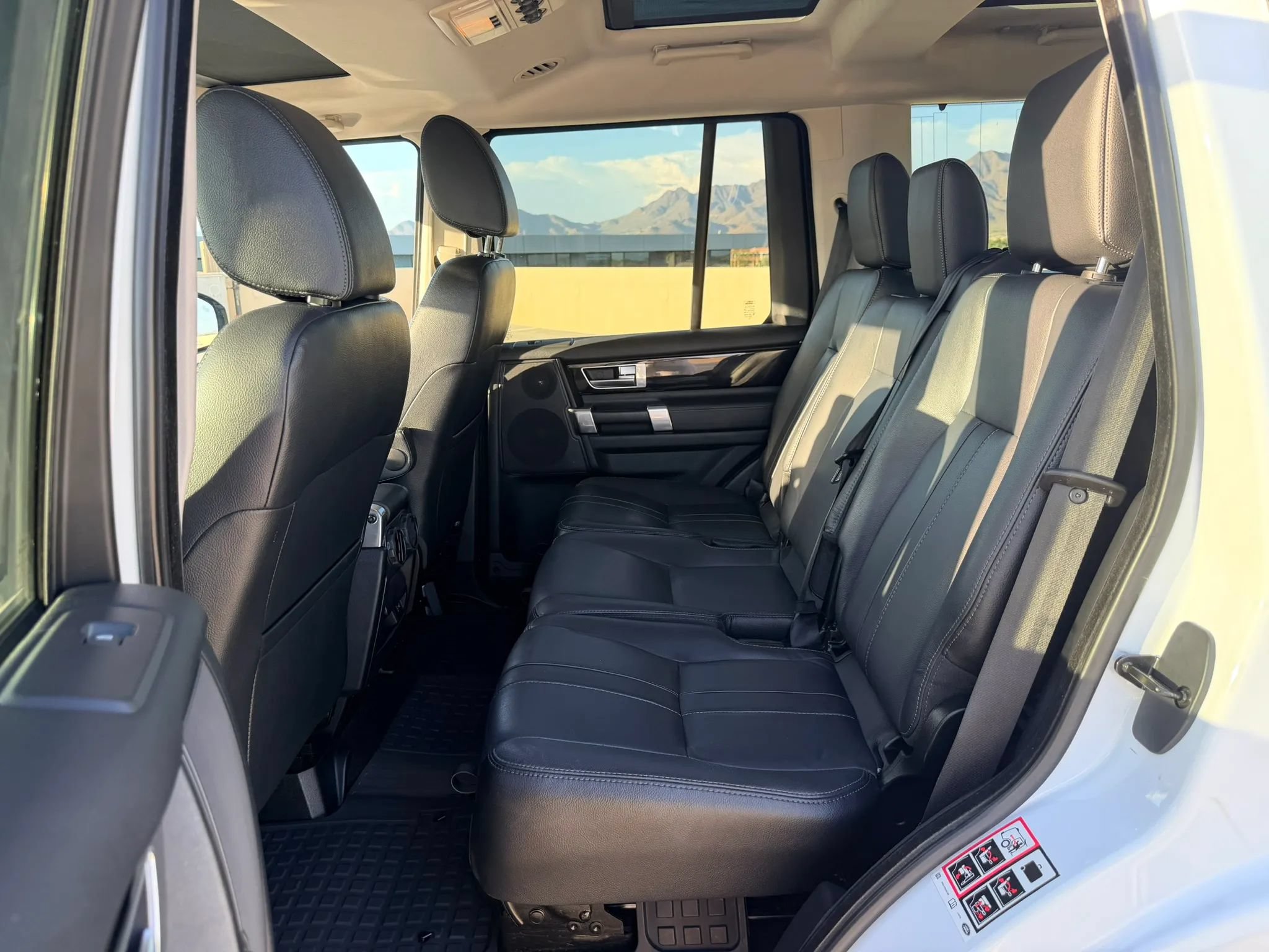Used 2016 Land Rover LR4 HSE Silver Edition AWD/4WD image 15