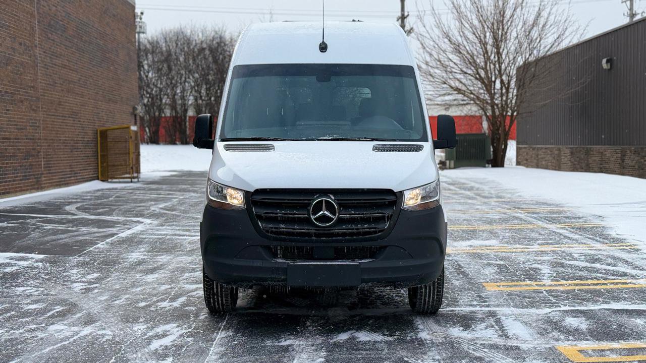 Used 2024 Mercedes-Benz Sprinter 2500 image 2