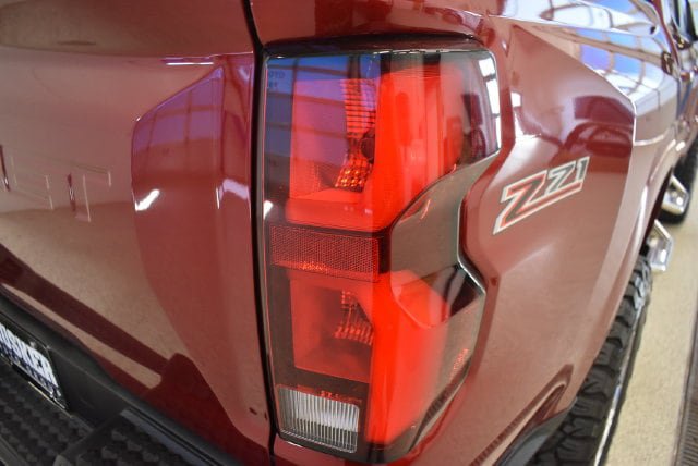 Used 2023 Chevrolet Colorado Z71 w/ Z71 Convenience Package 2 AWD/4WD image 12