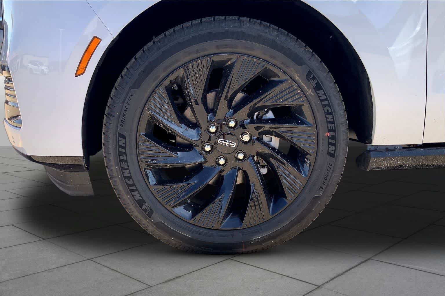 New 2026 Lincoln Navigator Reserve w/ Jet Appearance Package AWD/4WD image 11