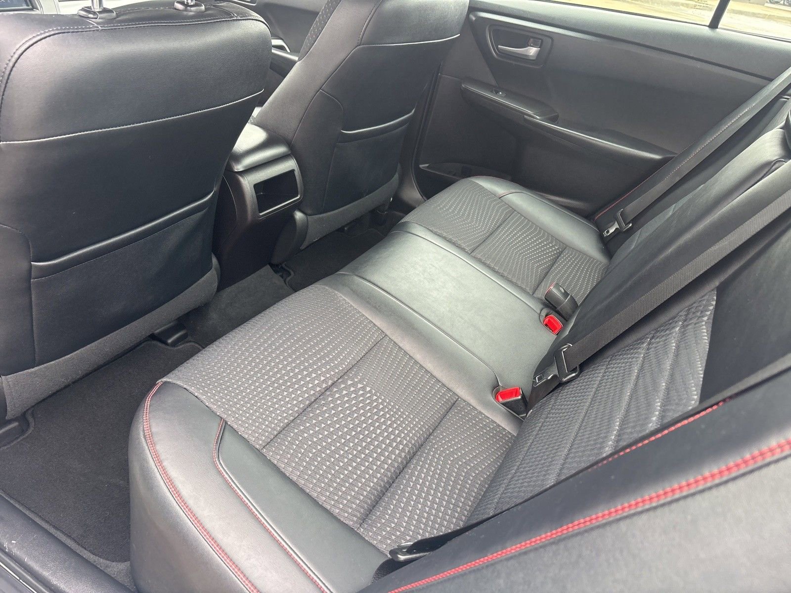 Used 2015 Toyota Camry SE image 33