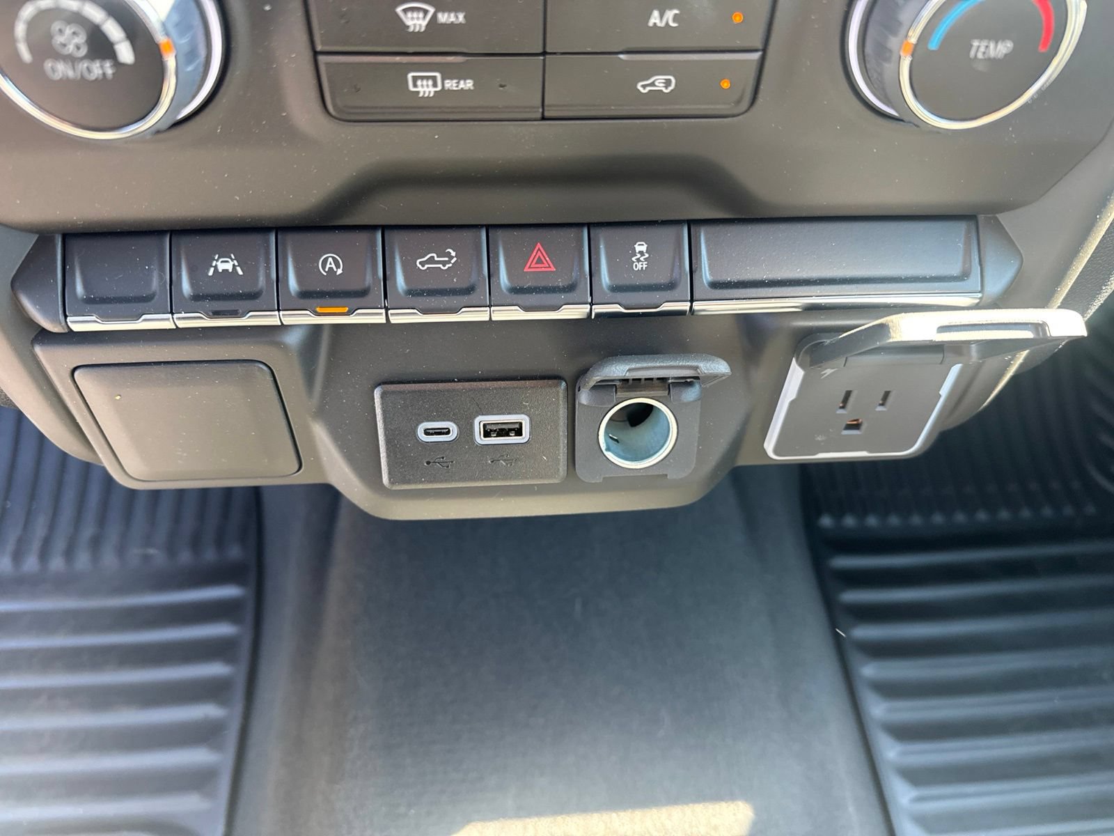 New 2026 Chevrolet Silverado 1500 Custom w/ Turbomax Blackout Package AWD/4WD image 25