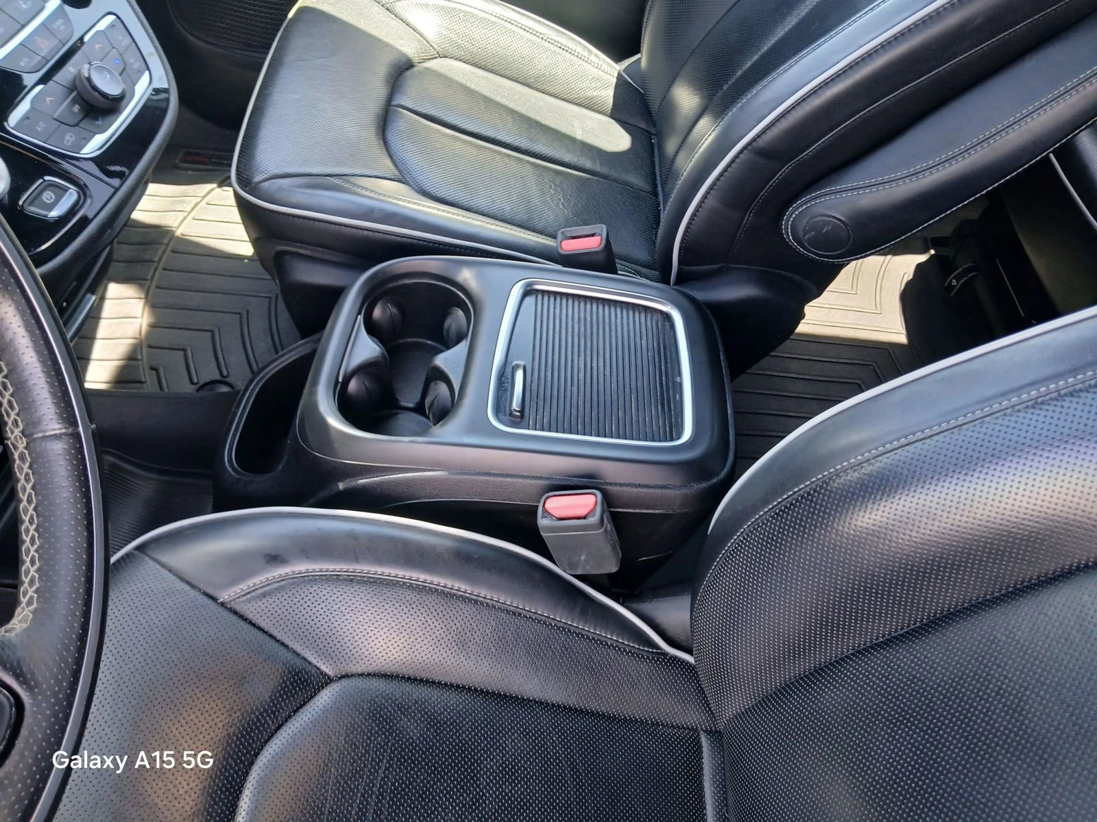 Used 2019 Chrysler Pacifica Limited w/ Advanced Safetytec Group FWD image 8