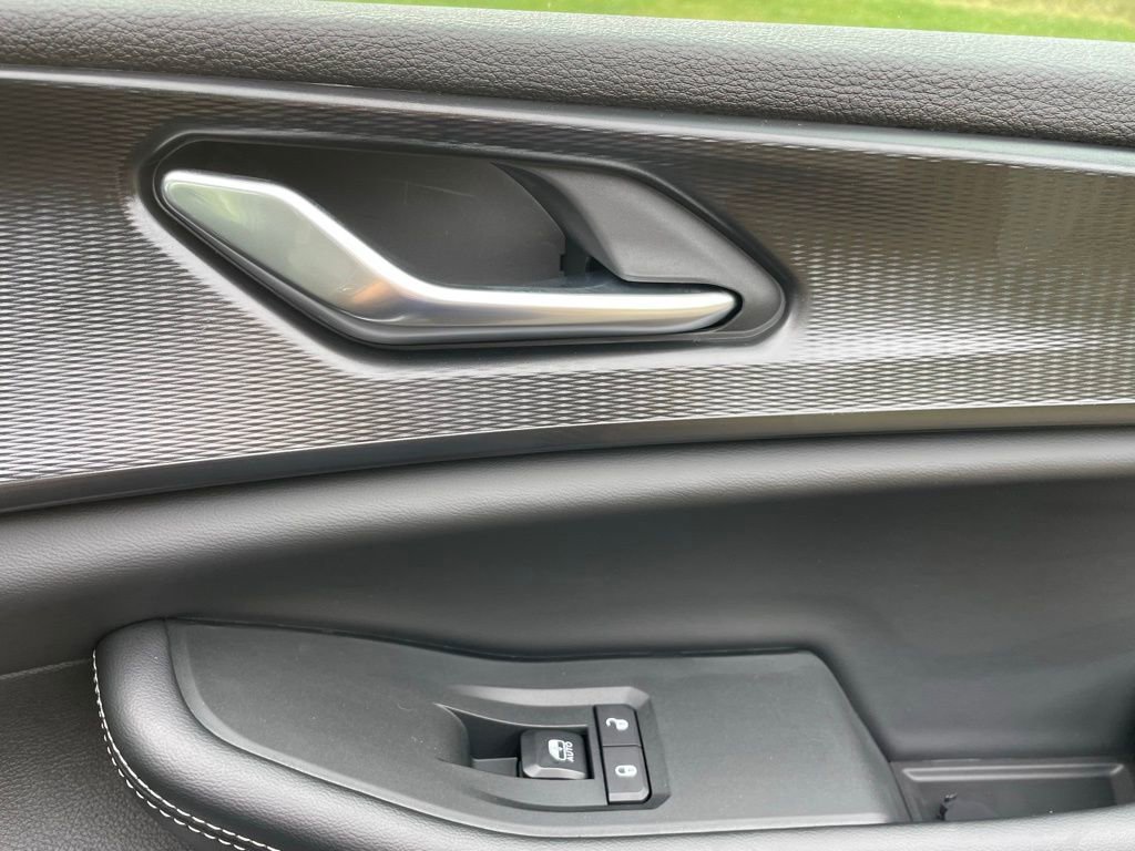 New 2025 Jeep Grand Cherokee L Altitude image 14