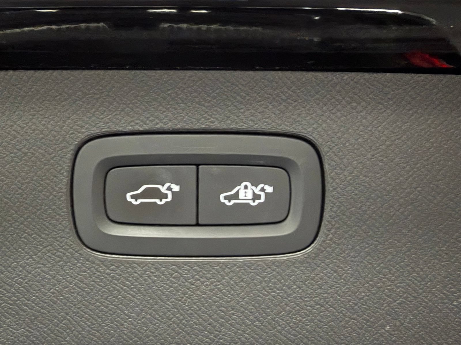 Used 2023 Volvo XC90 B6 Plus AWD/4WD image 17