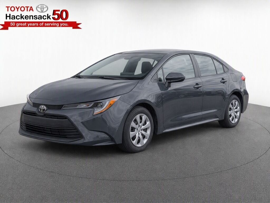 Used 2025 Toyota Corolla LE FWD image 2