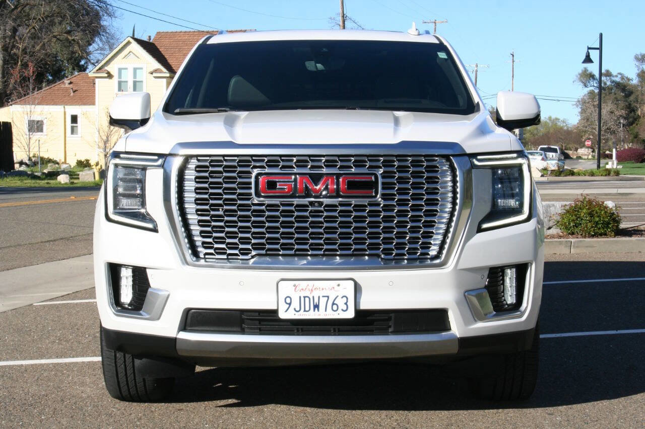 Used 2021 GMC Yukon Denali w/ Denali Premium Package image 3