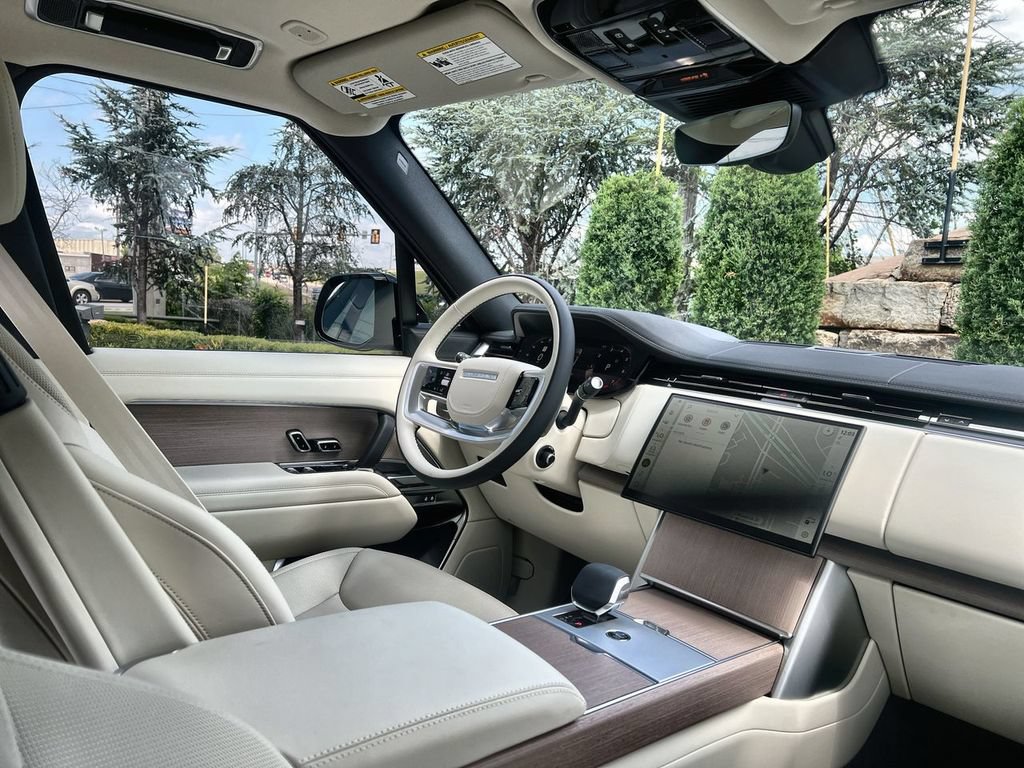 New 2026 Land Rover Range Rover Long Wheelbase SE AWD/4WD image 14