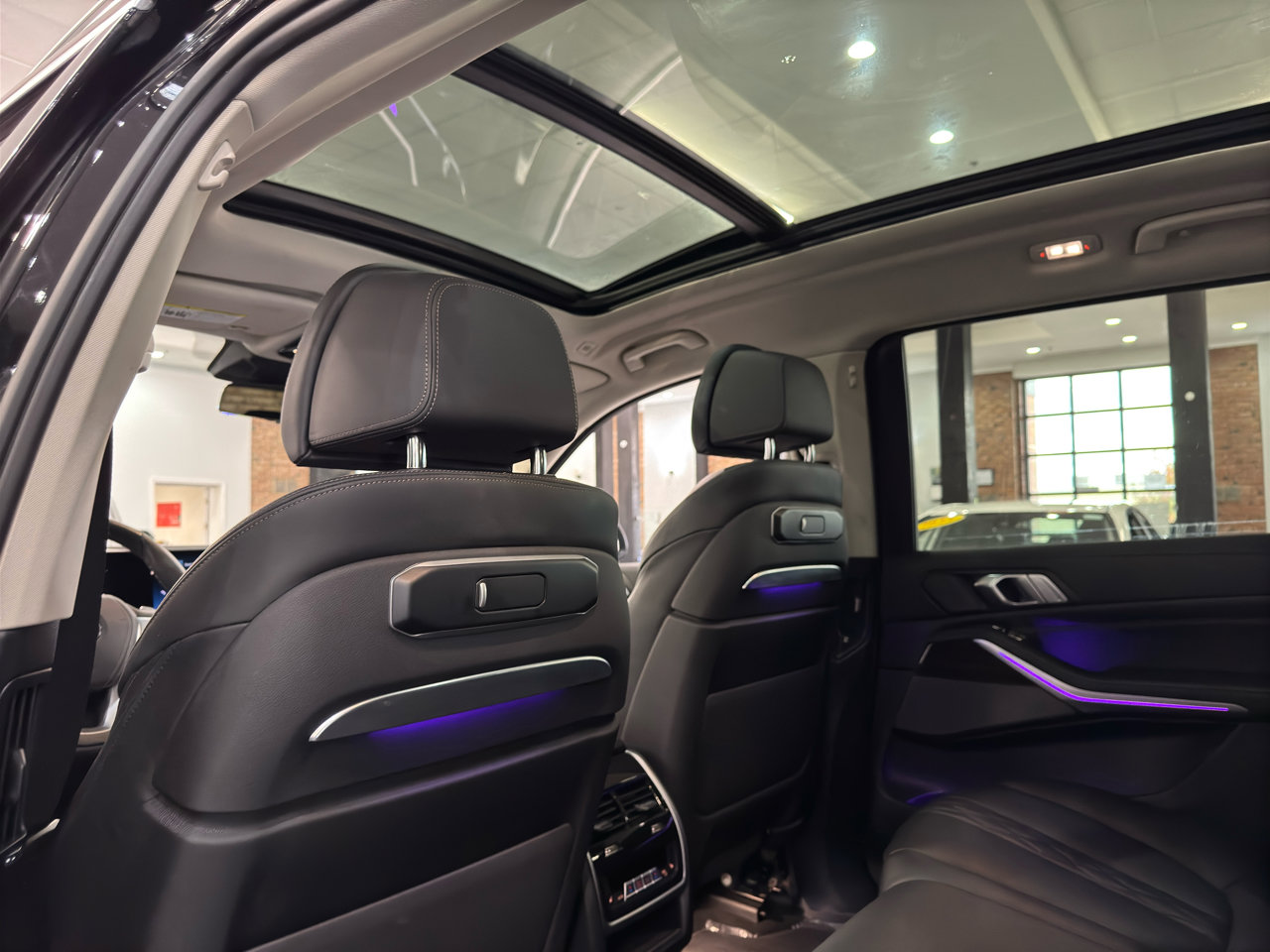 Used 2023 BMW X7 xDrive40i w/ Premium Package image 32