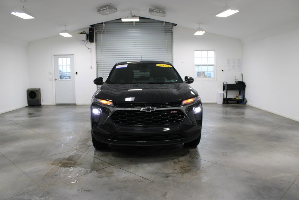 Used 2024 Chevrolet Trax RS w/ Driver Confidence Package image 4