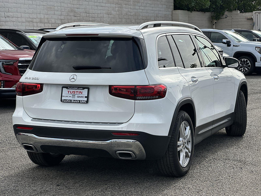 Used 2023 Mercedes-Benz GLB 250 image 4