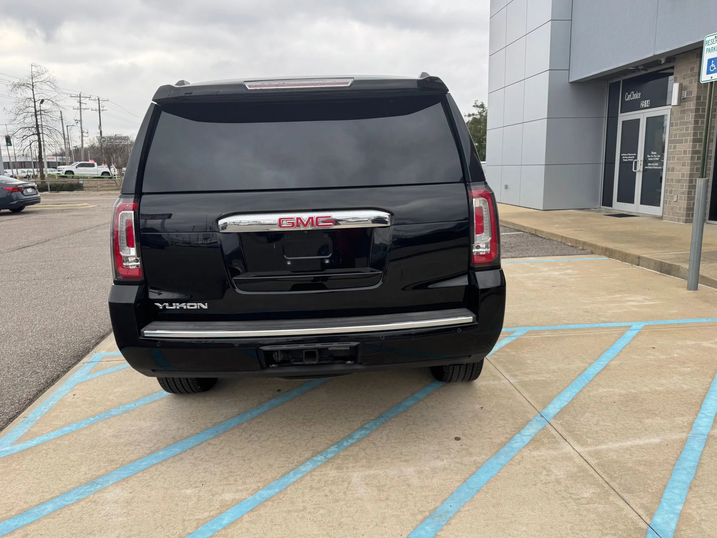 Used 2017 GMC Yukon Denali w/ Open Road Package image 4