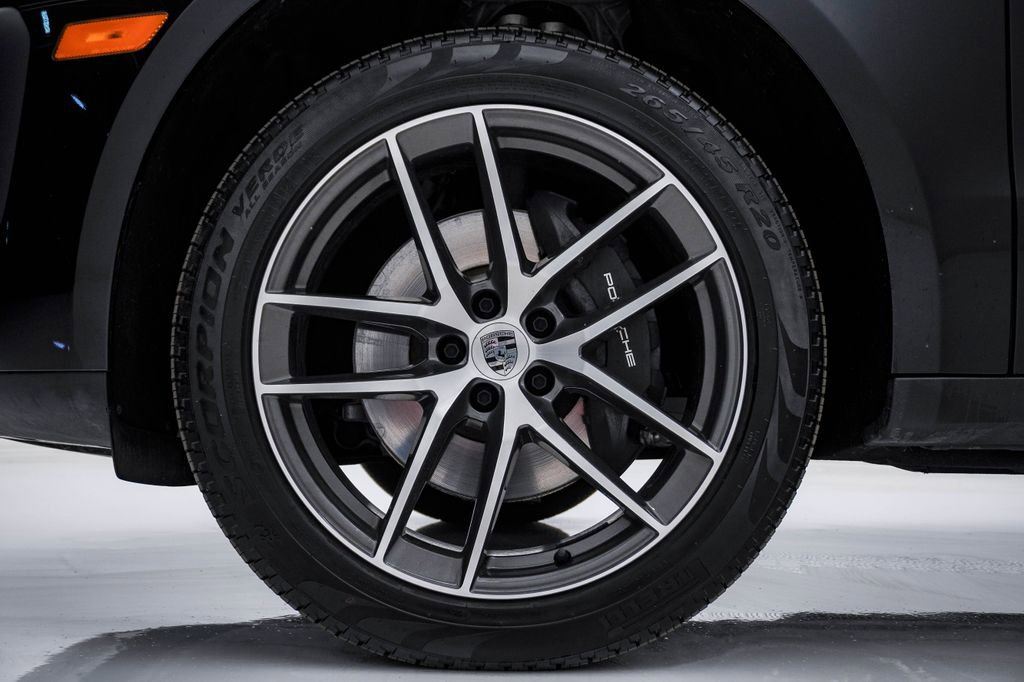 Certified 2025 Porsche Macan image 10