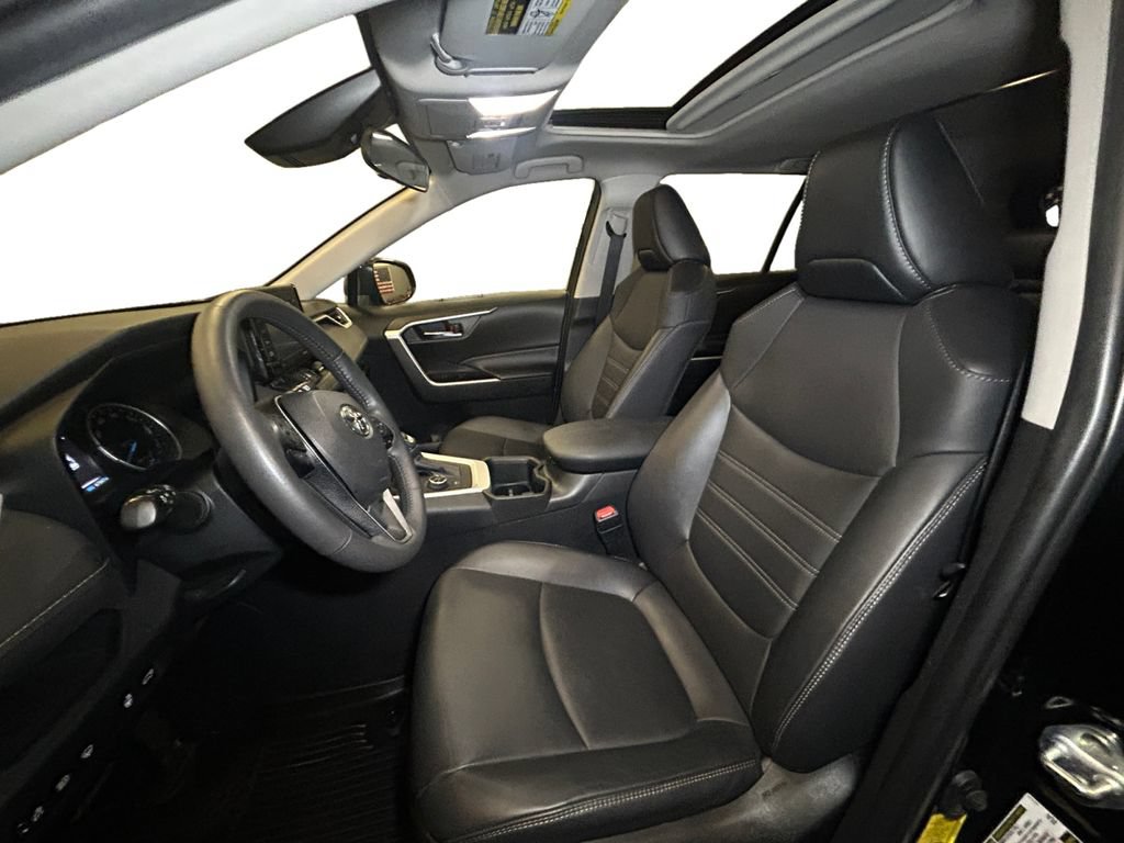 Used 2022 Toyota RAV4 XLE Premium AWD/4WD image 9