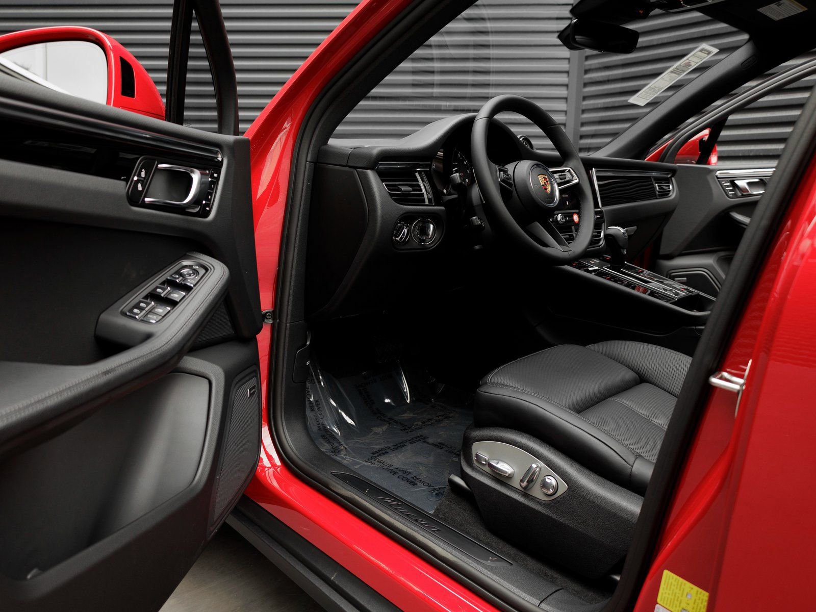 New 2025 Porsche Macan AWD/4WD image 4