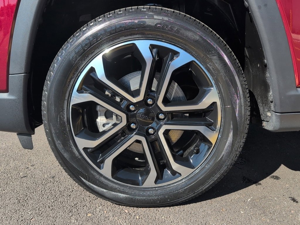 Used 2022 Jeep Compass Limited image 11