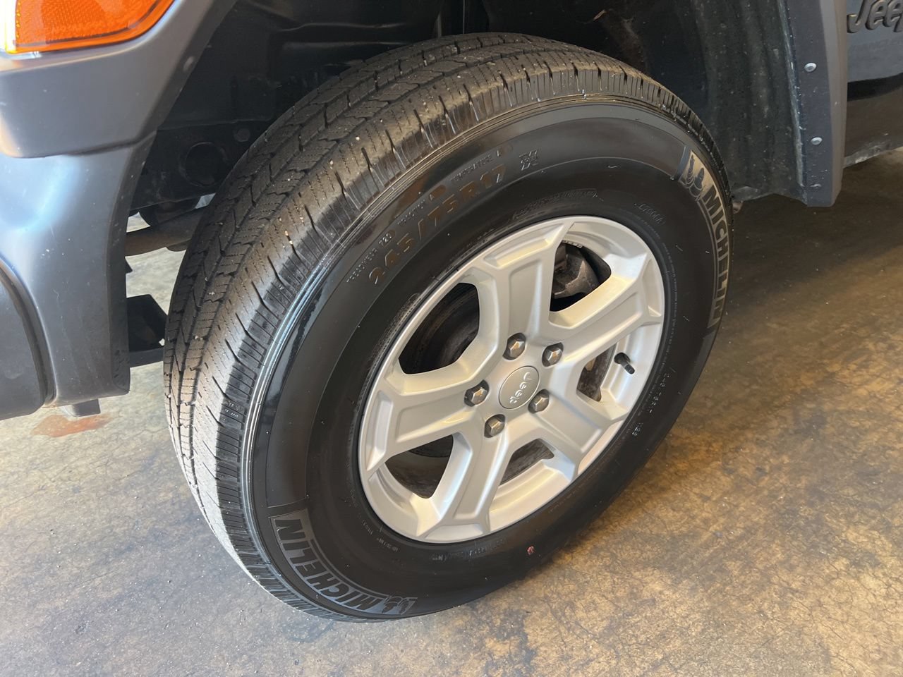 Used 2022 Jeep Wrangler Unlimited Sport AWD/4WD image 7