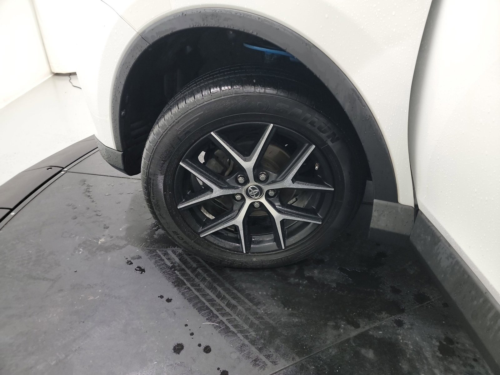 Used 2017 Toyota RAV4 SE image 30