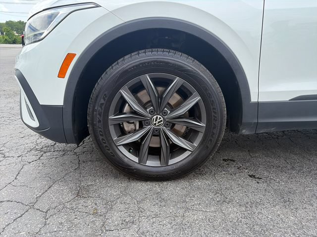 Used 2023 Volkswagen Tiguan SE AWD/4WD image 24