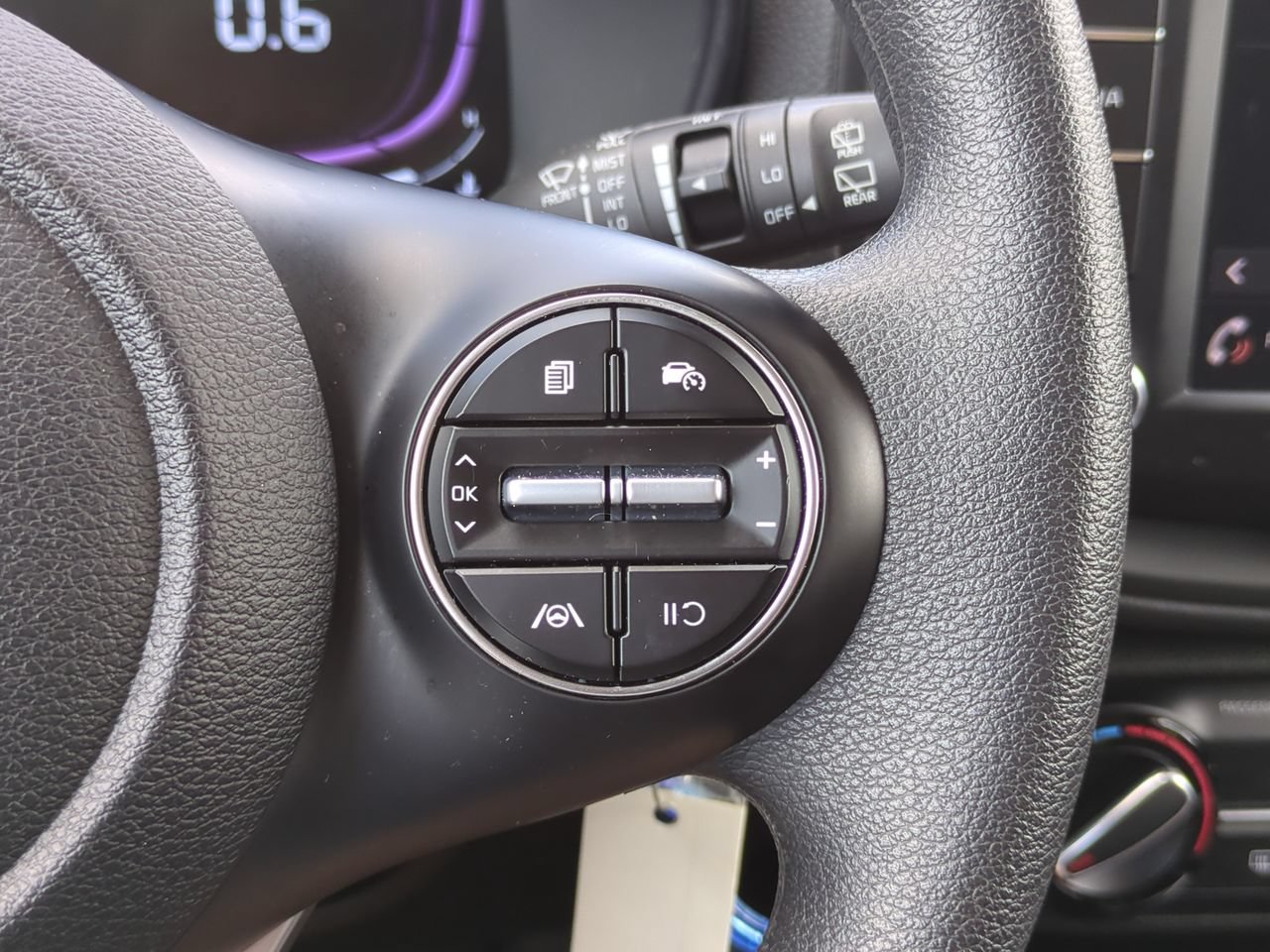 Certified 2025 Kia Soul LX w/ LX Technology Package FWD image 24