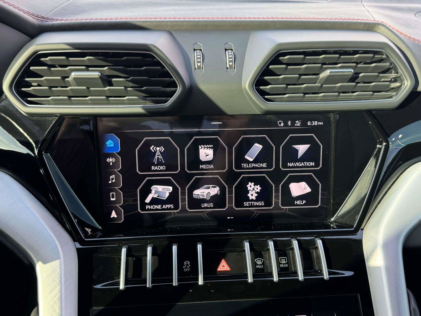 Used 2021 Lamborghini Urus AWD/4WD image 42