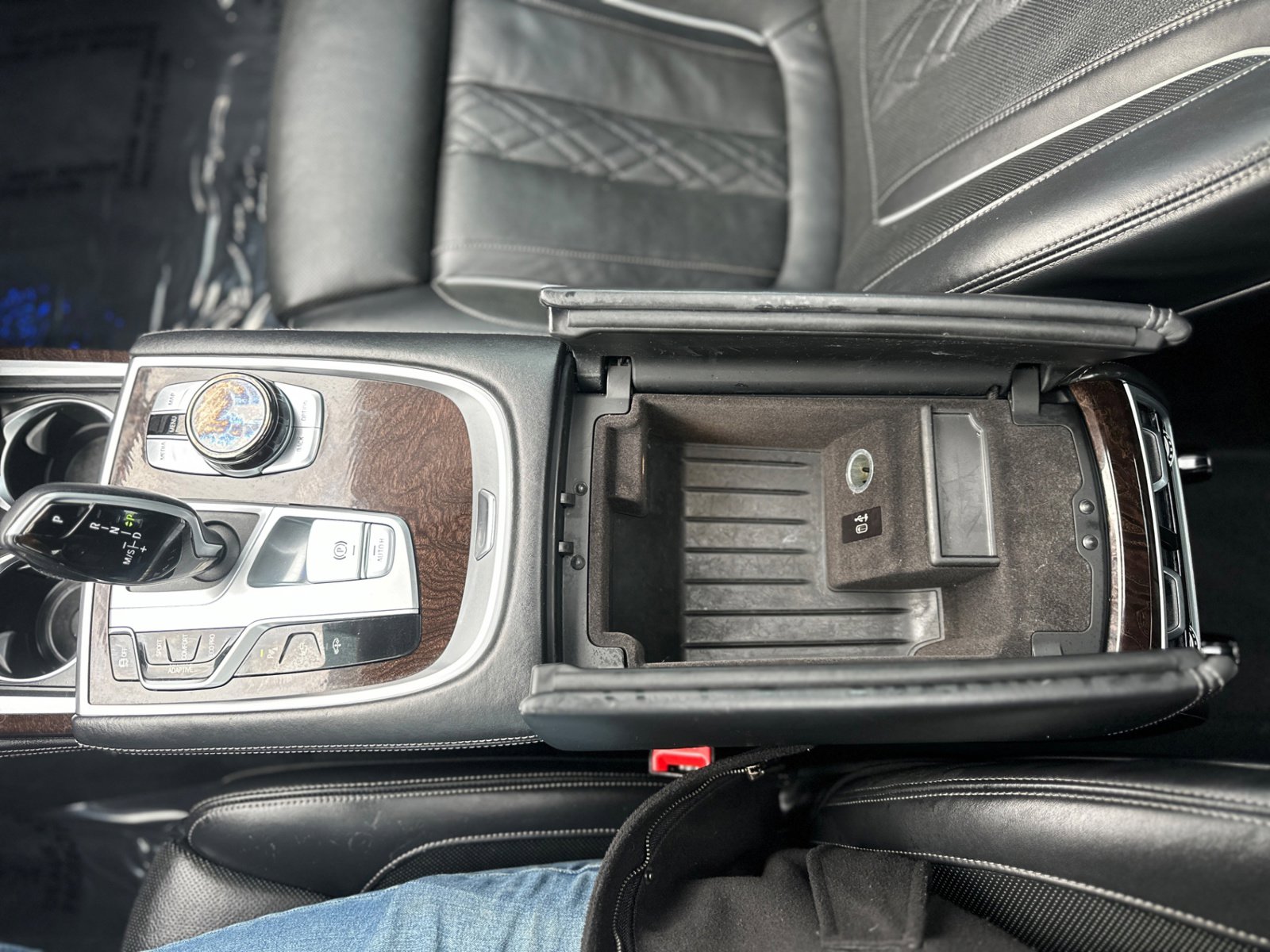 Used 2020 BMW 740i w/ M Sport Package image 37