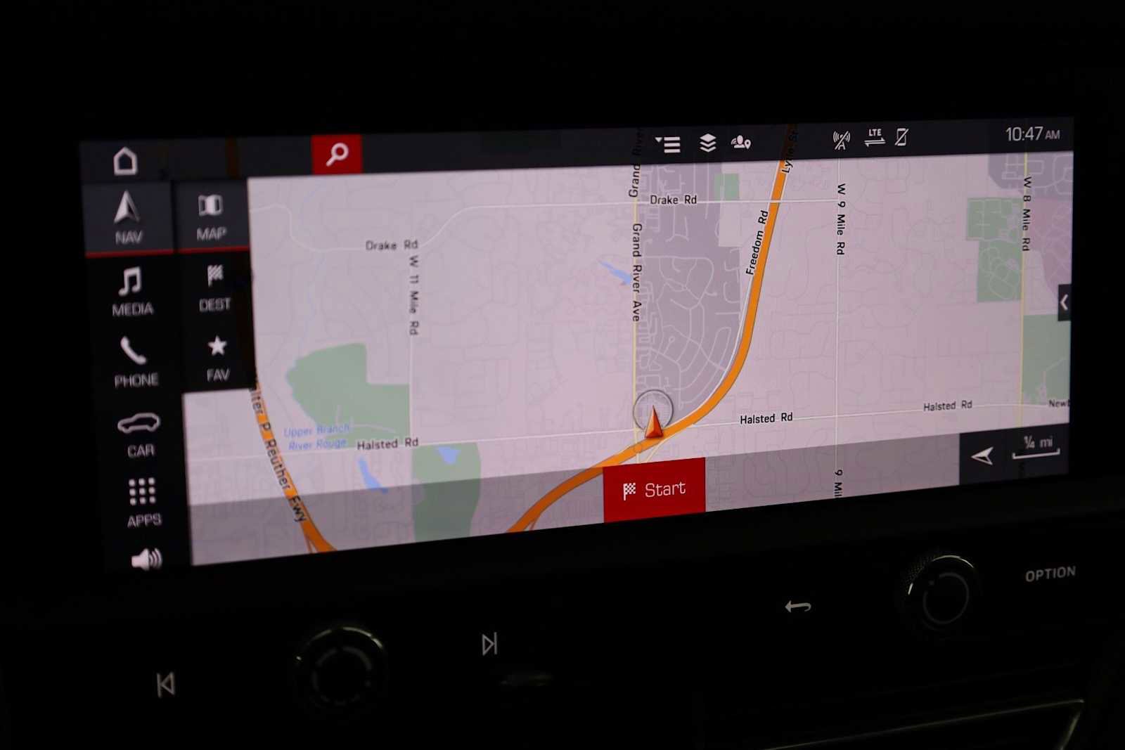 Certified 2024 Porsche Macan AWD/4WD image 33